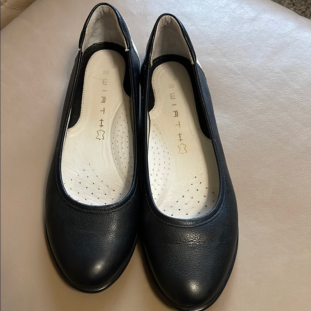 Elegant Black Leather Women's Flats